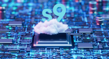 Eine Platine mit Prozessor, darüber der Text s9 auf einer Wolke.