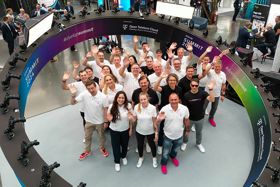 Das Team der T Cloud Public war mittendrin statt nur dabei: Mit Vorträgen, Stand und eigenen Maskottchen.